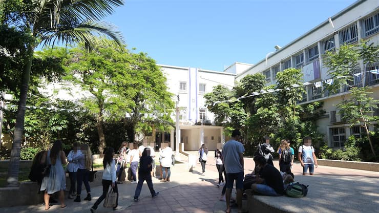 תיכון בתל אביב. ארכיון