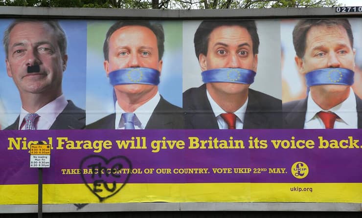 שלט בחירות למען פראג' ב-2014 שהושחת, עם "שפם היטלר" שצויר עליו