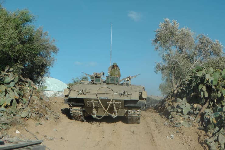 נגמ"ש אכזרית שנתקע בעזה במהלך מבצע "צוק איתן". "קשה לתחזוקה" (צילום: יואב זיתון) נגמ"ש אכזרית שנתקע בעזה במהלך מבצע "צוק איתן". "קשה לתחזוקה"