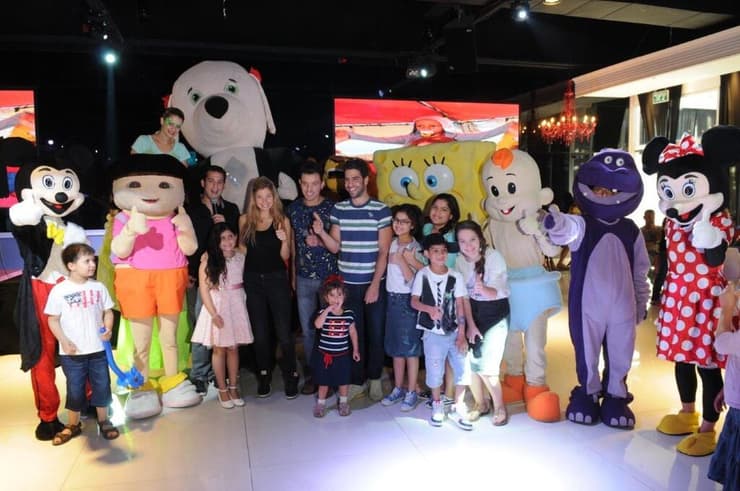 פעילות פורים לילדי עמותת "להושיט יד" (צילום: ברק פכטר) פעילות פורים לילדי עמותת "להושיט יד"