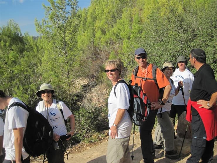 חברי ומתנדבי עמותת "מלב"ב" בטיול