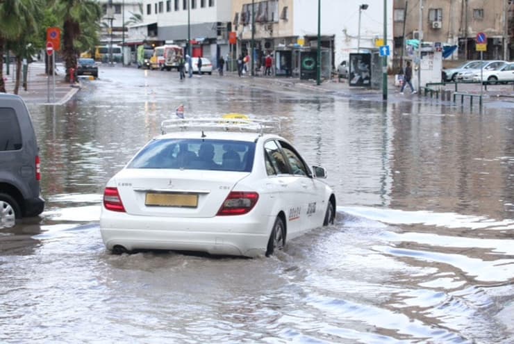 הצפה בתל אביב (צילום: מוטי קמחי) הצפה בתל אביב