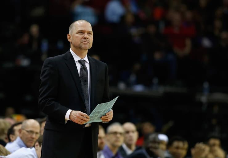 בין המתגדים. מאלון