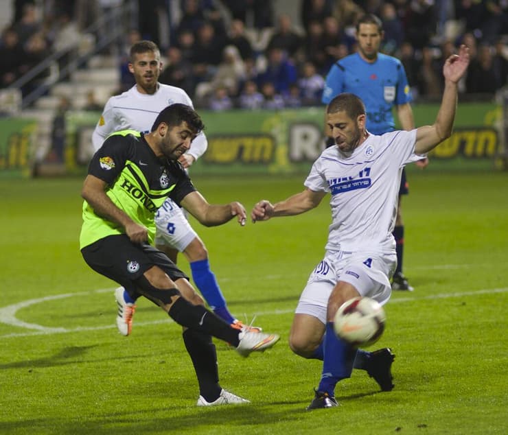 מגן ימני די אפור. קוז'וך בימיו כשחקן (צילום: יובל חן) מגן ימני די אפור. קוז'וך בימיו כשחקן