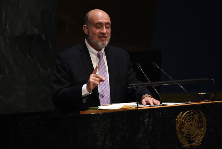 "בגלל ההיסטוריה". רון פרושאור (צילום: AFP) "בגלל ההיסטוריה". רון פרושאור