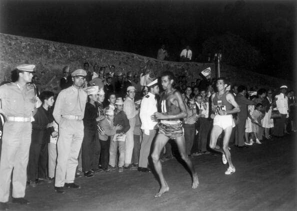 רץ יחף. ביקילה