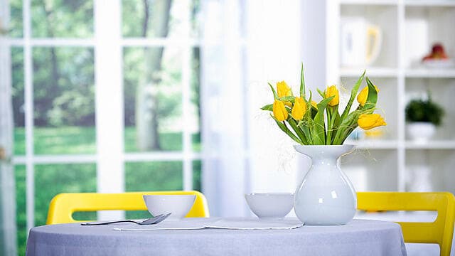 מפה ופרחים טריים עושים את העבודה