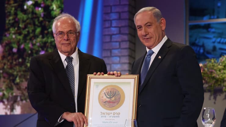 פרופ' זליג אשחר בעת קבלת פרס ישראל ב-2015