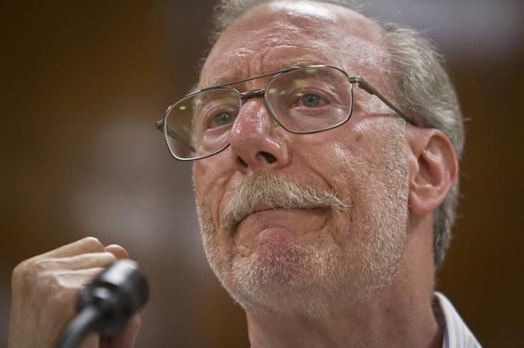 האב, סטץ פץ. אחרי ההרשעה התחבק ואמר: "הגיע הזמן" (צילום: AP) האב, סטץ פץ. אחרי ההרשעה התחבק ואמר: "הגיע הזמן"