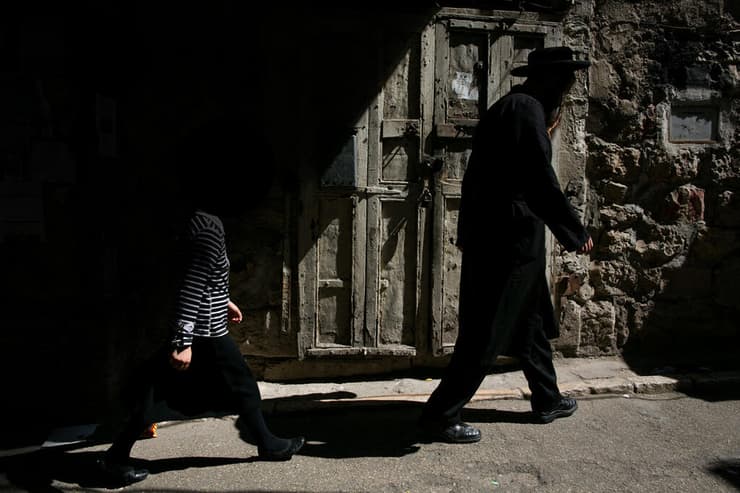 "הוא צחק, הרגשתי מובך ומושפל - ופתאום הוא הצטרף". אילוסטרציה