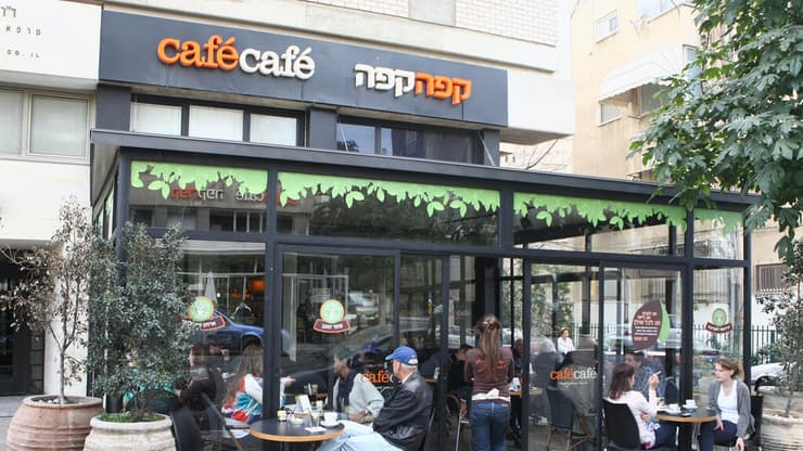 סניף קפה קפה. "פעם ראשונה שהמדינה נותנת לבעלי העסקים" (צילום: צביקה טישלר) סניף קפה קפה. "פעם ראשונה שהמדינה נותנת לבעלי העסקים"