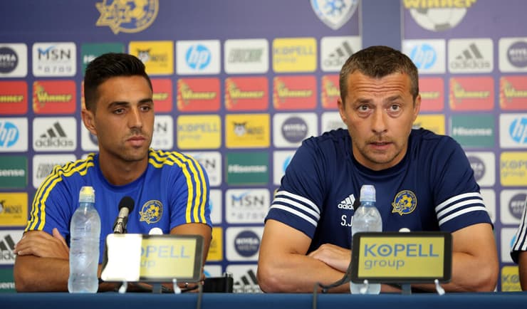 מכירים היטב מהתקופה במכבי ת"א. יוקאנוביץ' וזהבי (צילום: עוז מועלם) מכירים היטב מהתקופה במכבי ת"א. יוקאנוביץ' וזהבי