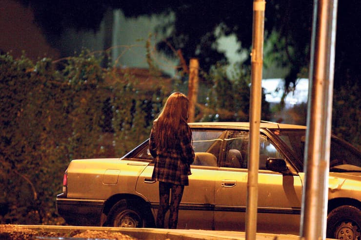 "המיניות הופכת להיות הקלף שלך בחיים, ואם זה הערך שלך - את תמנפי ותחזקי אותו. גם אם זה הדבר שהכי פוגע בך"