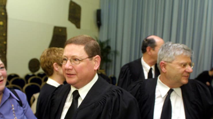 "הודה שהוא בניגוד עניינים". השופט אברהם רובין
