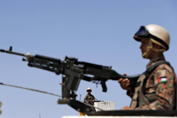 חייל ירדני בגבול עם סוריה. עוד כמה מבריחים נמלטו