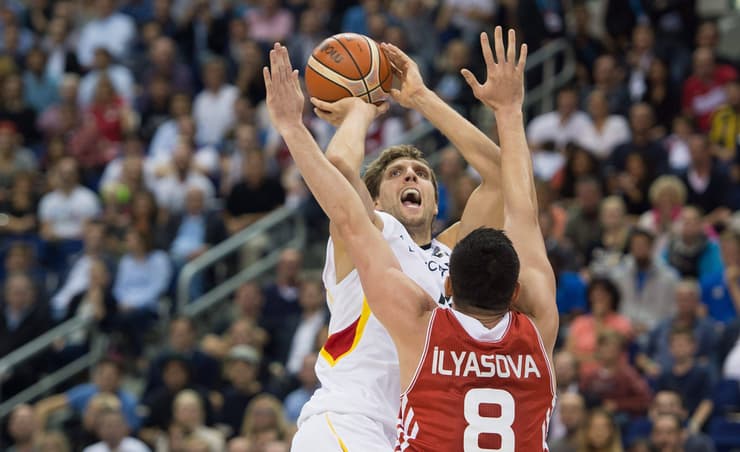 השלד המקורי של הנבחרת גדל עליו. דירק נוביצקי