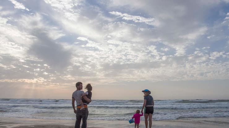 עננות בחוף בנתניה (צילום: עידו ארז) עננות בחוף בנתניה