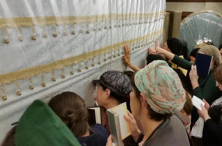 נשים מתפללות בקבר רחל, ארכיון