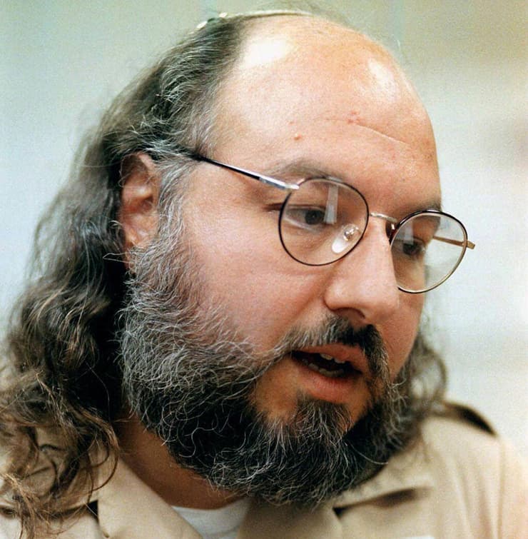 פולארד ב-1998. כמעט קיבל חנינה, עד שראש ה-CIA איים להתפטר