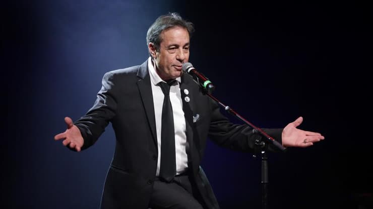 יהיה שם בקולו. יהונתן גפן