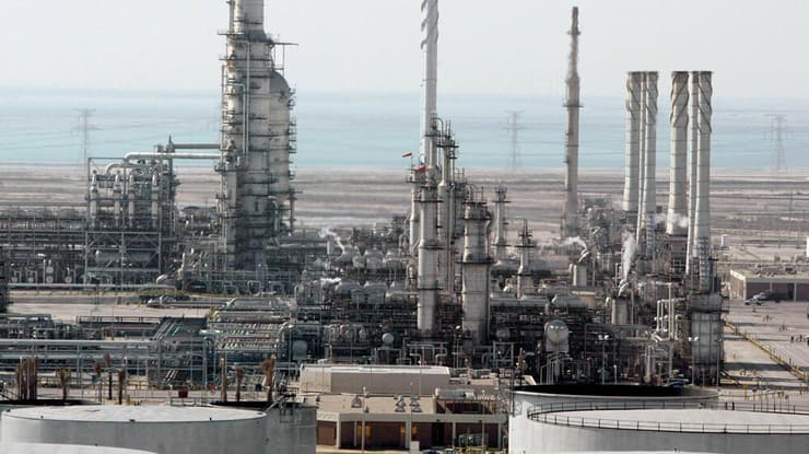 מתקן להפקת נפט בסעודיה
