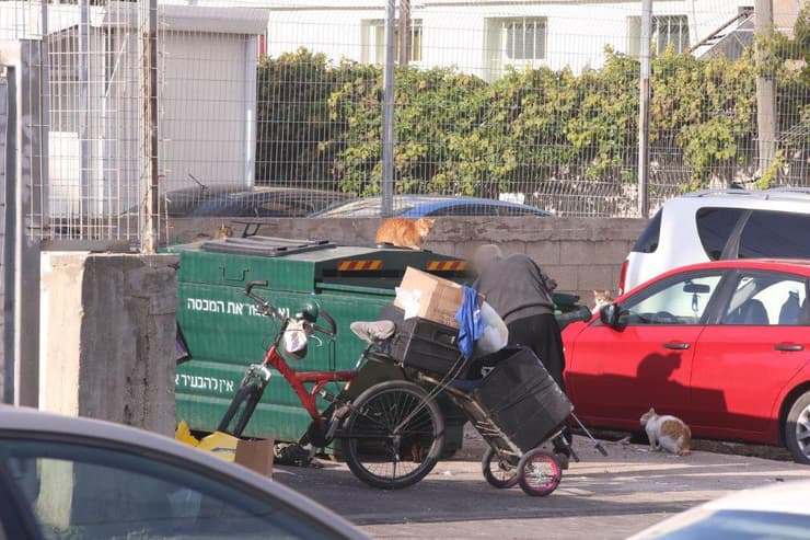 "בצל המלחמה, קשישים סובלים מבדידות מוגברת". ארכיון