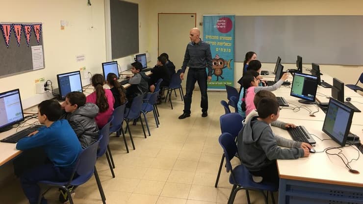 אולי הגיע הזמן לחזור למעבדות המחשבים ( יח"צ) אולי הגיע הזמן לחזור למעבדות המחשבים