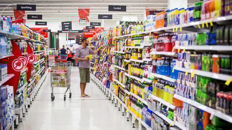 קניות בסופרמרקט. האיסור יוחל בהדרגה בחודש הקרוב