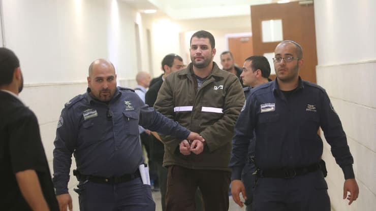 שלושה מאסרי עולם. המחבל בילאל אבו גאנם בבית המשפט, לאחר הפיגוע