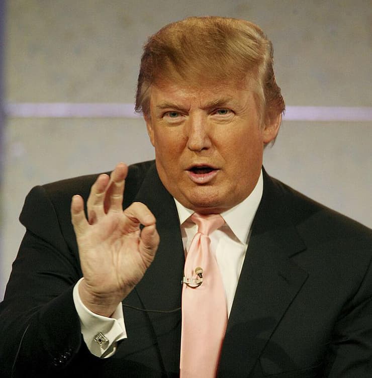 טראמפ בימי "המתמחה" (צילום: gettyimges) טראמפ בימי "המתמחה"