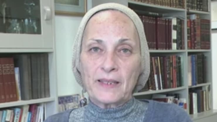 אחותו של יהודה כץ. "בודקת את הסרטונים מהכלא בסוריה שוב ושוב, לראות אם הוא שם"