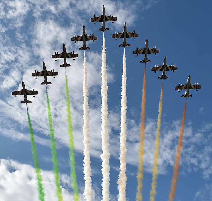 מטס ליום הרפובליקה ברומא. מעדיפים צבא אירופי משותף (צילום: AFP) מטס ליום הרפובליקה ברומא. מעדיפים צבא אירופי משותף