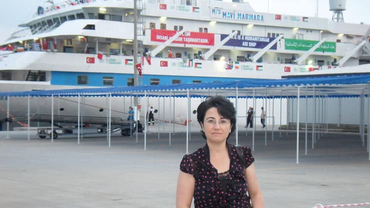 זועבי. השתתפה במשט מרמרה ועשתה פרובוקציות בכנסת זועבי. השתתפה במשט מרמרה ועשתה פרובוקציות בכנסת