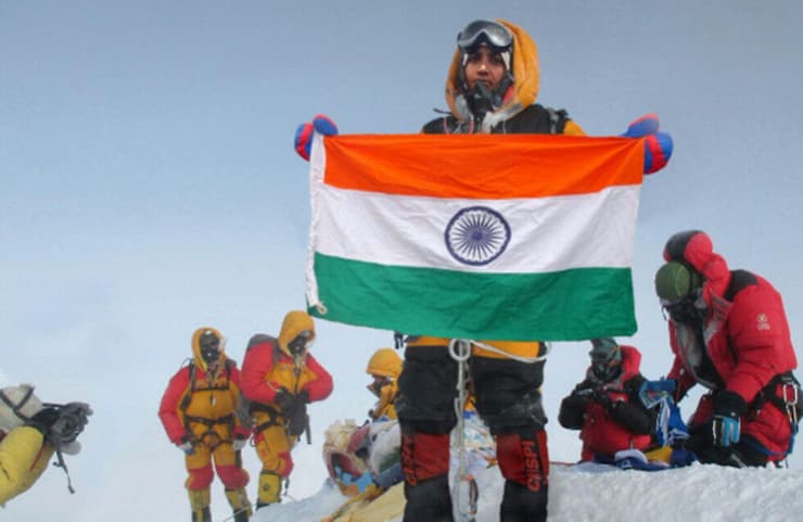 התמונה המזויפת של דנש רתוד מהפסגה ב-2016