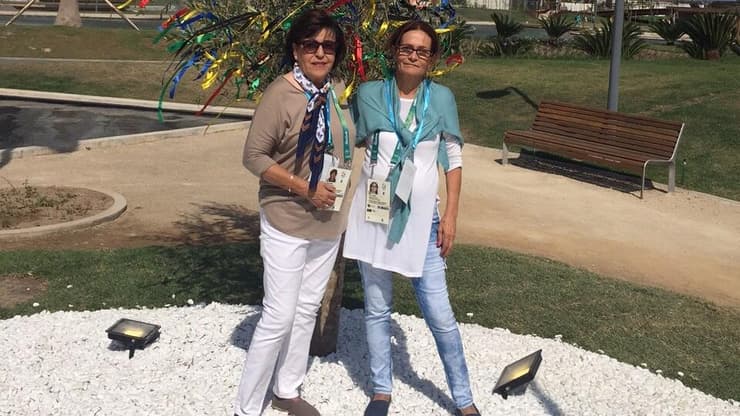 אילנה רומנו (מימין) ואנקי שפיצר, אלמנותיהן של יוסף רומנו ואנדרי שפיצר. ''הותירו אותנו לבד במערכה'' 