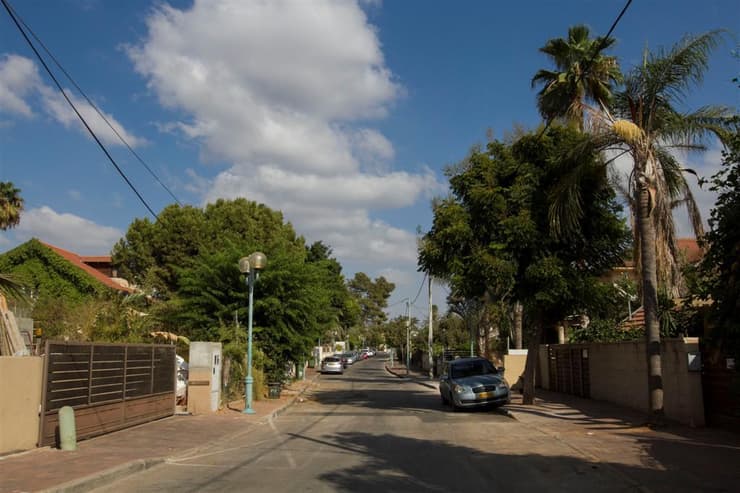 "יותר שוכרי דירות עוברים מתל אביב לערי הלוויין, בין היתר הרצליה, רמת השרון והוד השרון, שמייצגות מעין בועה פנימית"