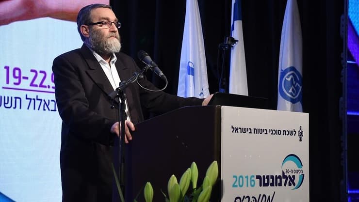 חבר הכנסת גפני נואם בכנס לשכת סוכני הביטוח