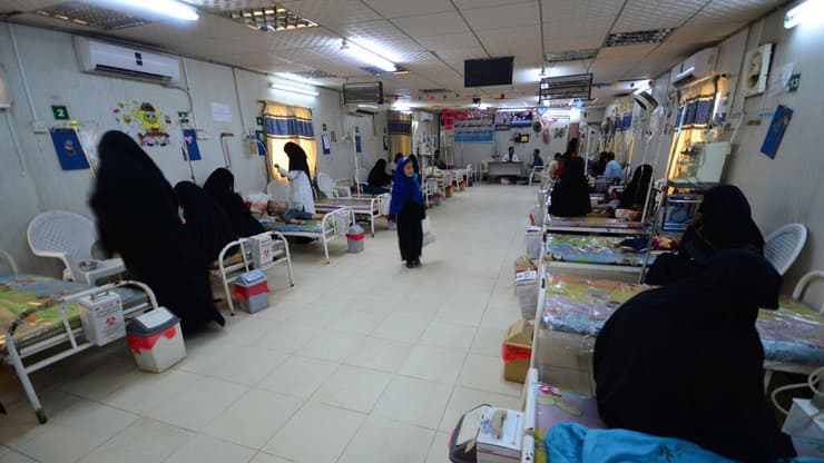 תימן. שיתוק בבתי החולים, מקורבים לשלטון מקבלים עבודות על חשבון רופאים