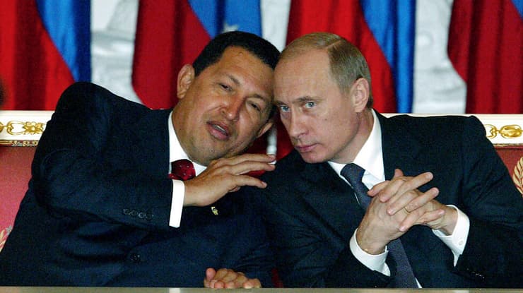 עם נשיא ונצואלה צ'אבס ב-2004. מחירי האנרגיה עזרו לו להצמיח את מעמד הביניים