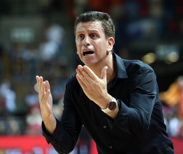 מאמן נבחרת ישראל. שרון אברהמי (צילום: עוז מועלם) מאמן נבחרת ישראל. שרון אברהמי