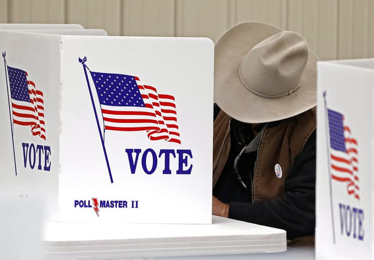 בקלפי בבחירות לנשיאות, נובמבר 2020. "לשקרים יש השלכות"