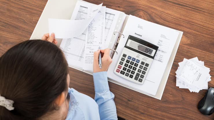 "מי שלא עומד בכך עלול למצוא את עצמו בהליך של פסילת ספרים" (צילום: shutterstock) "מי שלא עומד בכך עלול למצוא את עצמו בהליך של פסילת ספרים"