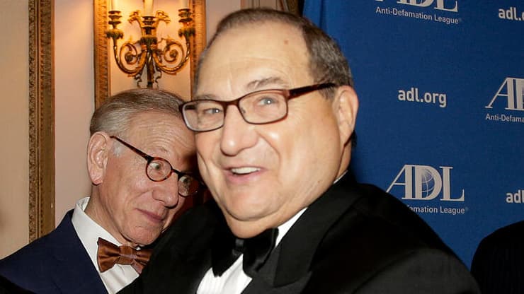 אברהם (אייב) פוקסמן. "עדיין מחכה לתיקון"