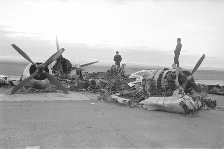 מטוס מצרי שהושמד במבצע מוקד ב-1967, ארכיון (צילום: ארכיון צה''ל במשרד הביטחון, מיקי אסטל, במחנה) מטוס מצרי שהושמד במבצע מוקד ב-1967, ארכיון