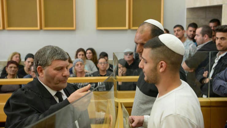 עורכי הדין מציינים "הישג מקצועי חשוב". אליהו ובנו מוטי בבית המשפט ( צילום: אחיה ראב''ד) עורכי הדין מציינים "הישג מקצועי חשוב". אליהו ובנו מוטי בבית המשפט