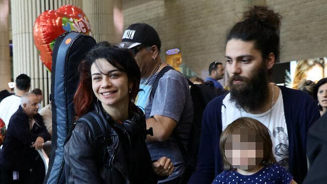 בימים ההם. יוסי מזרחי, נינט ואמיליה הבת (צילום: אמיר מאירי) בימים ההם. יוסי מזרחי, נינט ואמיליה הבת