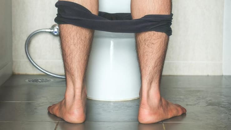 קושי במתן שתן, זרימה חלשה, דם בשתן או בזרע, הם סיבה לפנות לרופא ולברר לגבי הצורך בבדיקת PSA
