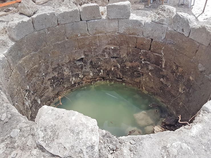 באר עתיקה. מדוע שמישהו ירצה לחבל במאמצים של האחר להפריח את השממה?