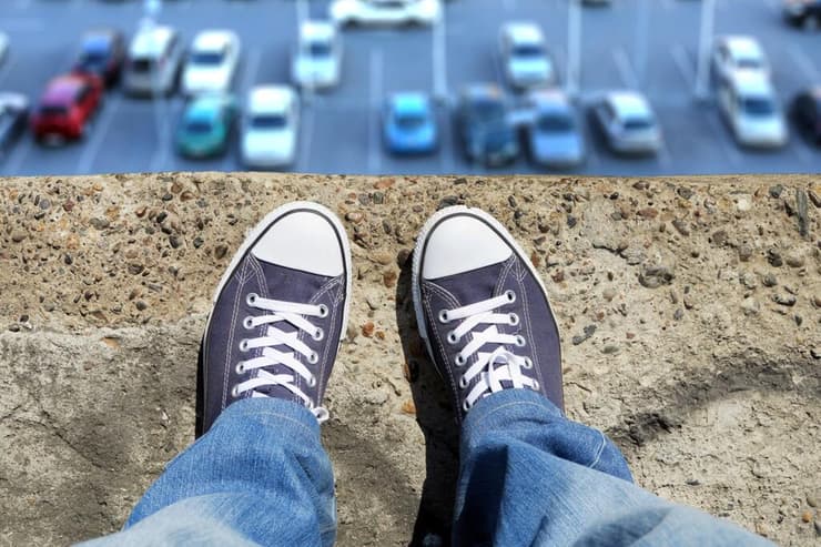 "אם אין אף אחד לצידך באותם רגעים - אתה נשאר עם המחשבות האפלות"