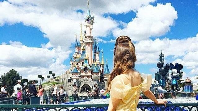 דיסנילנד. מפעילה מחלקת חתונות ייעודית להפקת האירועים